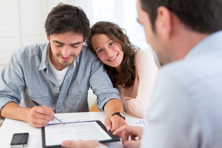 Couple signing the sales contract